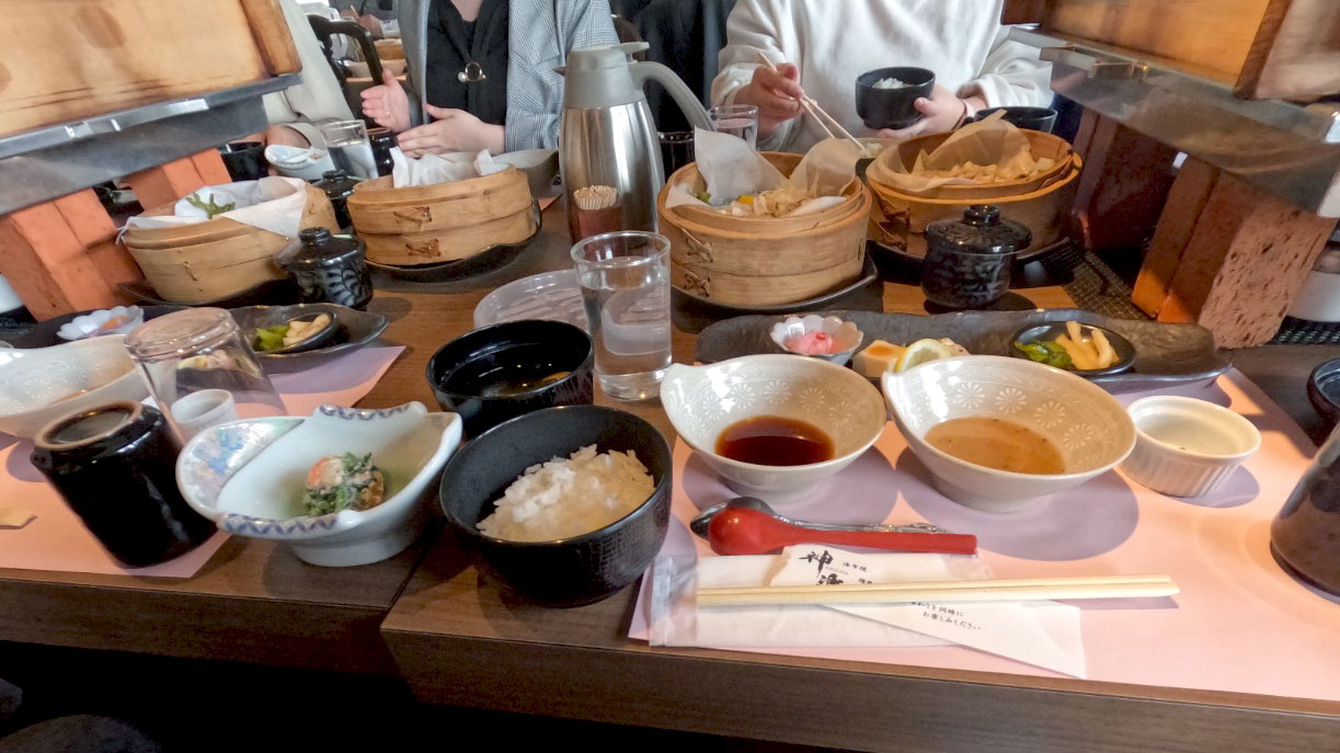 湯布院での昼食の様子
